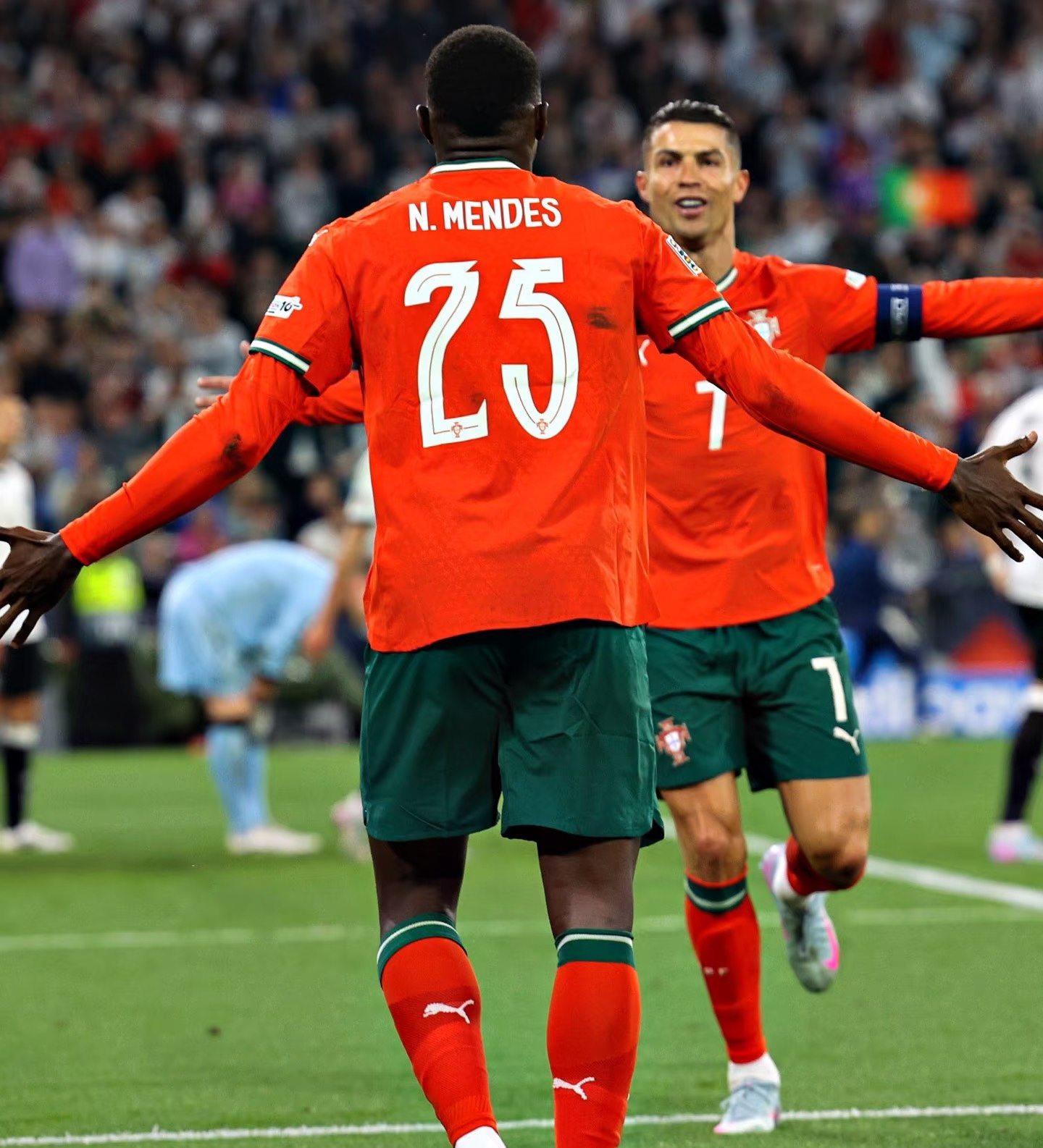 塞尔维亚出局遗憾，欧洲杯梦碎令球迷心碎(塞尔维亚男子足球队欧洲杯)