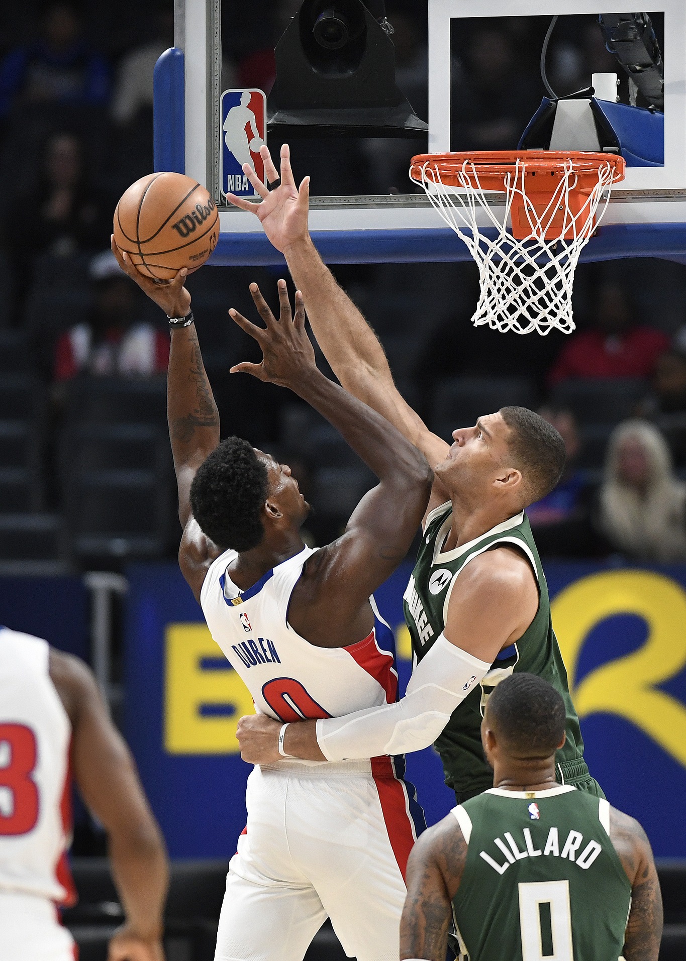 IM电竞-雄鹿胜老鹰，字母哥独揽分，全队被看好进季后赛